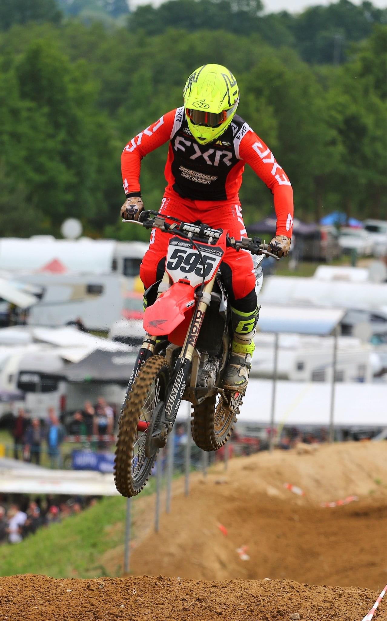 Mathias #595 Sprung beim Rennen